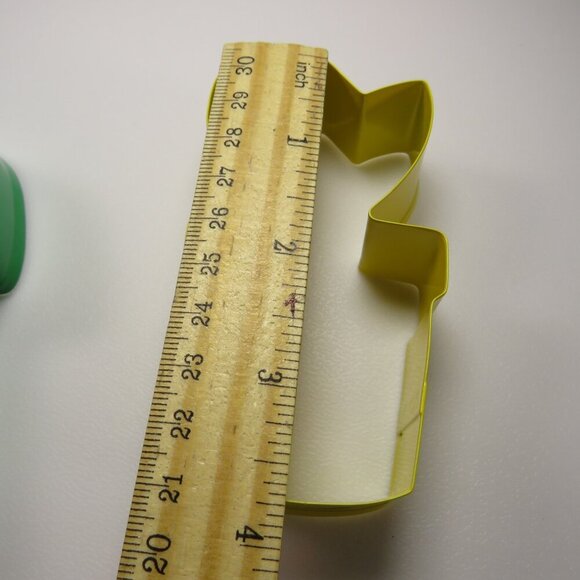 Cookie Cutters Metal Spring Tulip in Pot & Shovel Enamel Painted - Picture 4 of 4